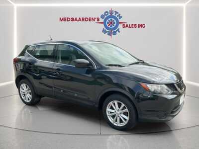 2019 Nissan Rogue, $11995. Photo 2