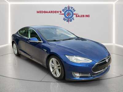 2016 Tesla Model S, $15620. Photo 2