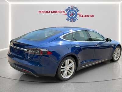 2016 Tesla Model S, $15620. Photo 5