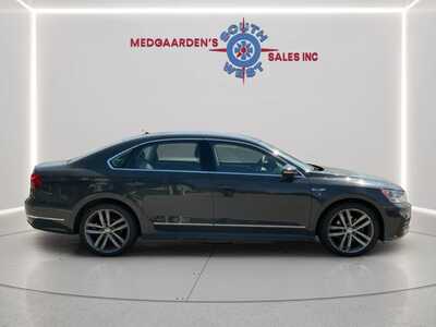 2017 Volkswagen Passat, $10995. Photo 11