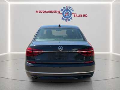 2017 Volkswagen Passat, $10995. Photo 12