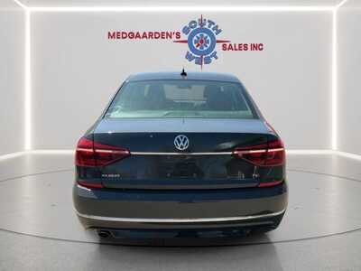 2017 Volkswagen Passat, $10995. Photo 4