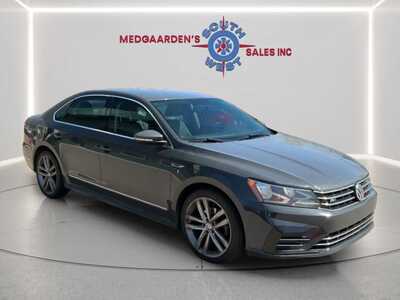 2017 Volkswagen Passat, $10995. Photo 7