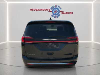 2023 Chrysler Pacifica, $23995. Photo 4