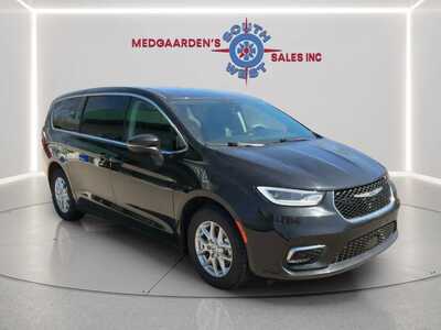 2023 Chrysler Pacifica, $23995. Photo 7