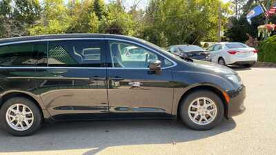 2022 Chrysler Voyager, $18120. Photo 11