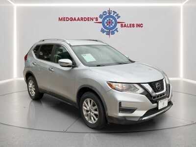 2018 Nissan Rogue, $10120. Photo 2