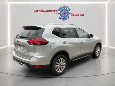 2018 Nissan Rogue, $10120. Photo 4