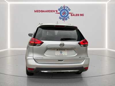 2018 Nissan Rogue, $10120. Photo 5