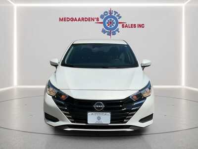 2023 Nissan Versa, $17495.00. Photo 2