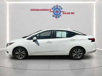 2023 Nissan Versa, $17495.00. Photo 4