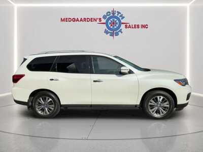 2020 Nissan Pathfinder, $10120. Photo 3