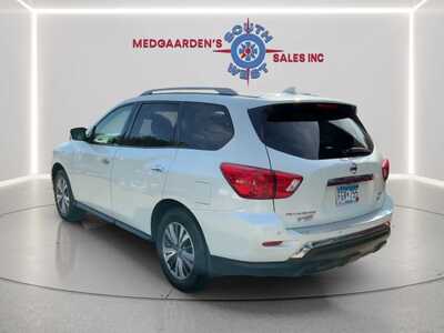 2020 Nissan Pathfinder, $10120. Photo 5