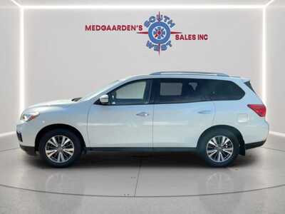 2020 Nissan Pathfinder, $10120. Photo 6
