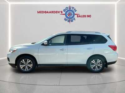 2020 Nissan Pathfinder, $10120. Photo 8