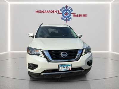 2020 Nissan Pathfinder, $10120. Photo 1