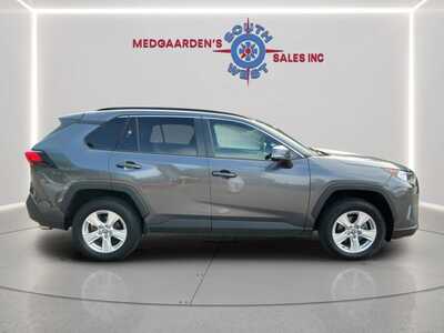 2021 Toyota RAV4, $18120. Photo 11
