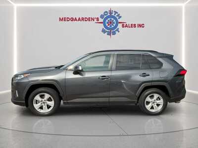 2021 Toyota RAV4, $18120. Photo 2