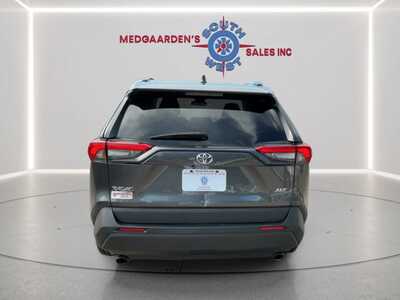 2021 Toyota RAV4, $18120. Photo 6