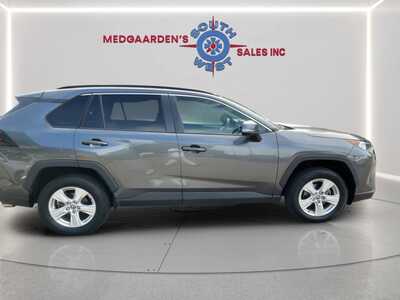 2021 Toyota RAV4, $18120. Photo 9