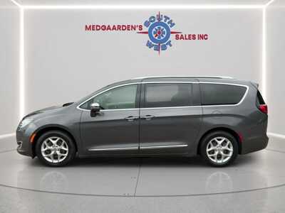2020 Chrysler Pacifica, $14120. Photo 2