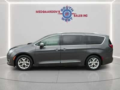 2020 Chrysler Pacifica, $14120. Photo 3