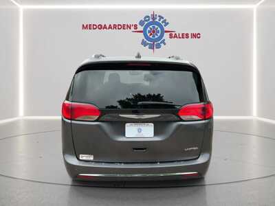 2020 Chrysler Pacifica, $14120. Photo 7