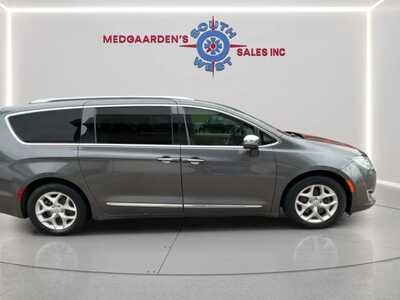 2020 Chrysler Pacifica, $14120. Photo 9