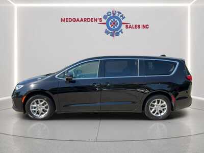 2024 Chrysler Pacifica, $22120. Photo 2