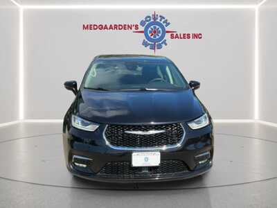 2024 Chrysler Pacifica, $22120. Photo 1