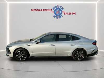 2025 Hyundai Sonata, $24120. Photo 4
