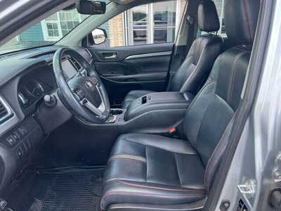 2019 Toyota Highlander, $29990. Photo 7