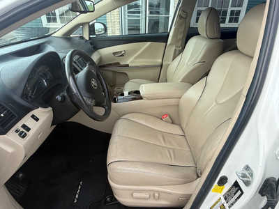 2012 Toyota Venza, $11650. Photo 7