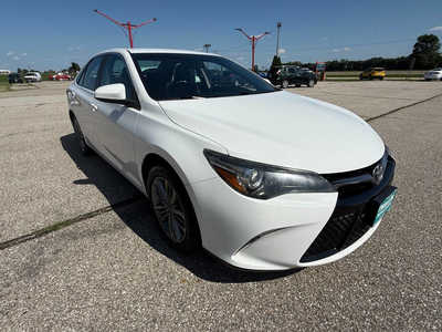 2016 Toyota Camry, $16900. Photo 4