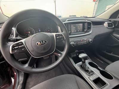 2020 Kia Sorento, $19990. Photo 7