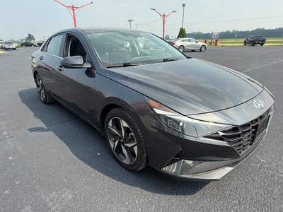 2022 Hyundai Elantra, $21000. Photo 3