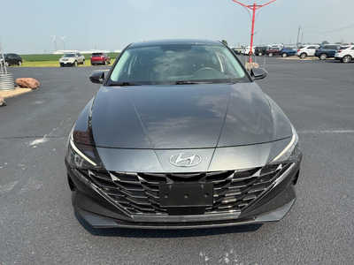 2022 Hyundai Elantra, $21000. Photo 4