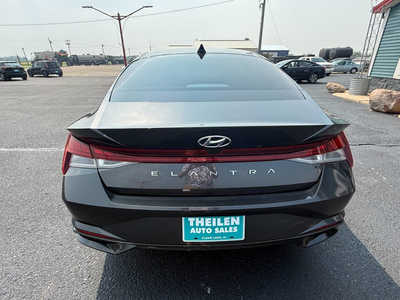 2022 Hyundai Elantra, $21000. Photo 5