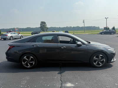 2022 Hyundai Elantra, $21000. Photo 6