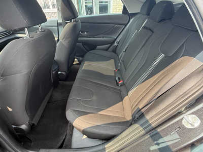 2022 Hyundai Elantra, $21000. Photo 7