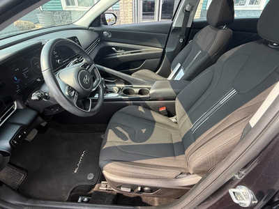 2022 Hyundai Elantra, $21000. Photo 8