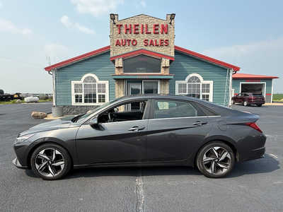2022 Hyundai Elantra, $21000. Photo 1