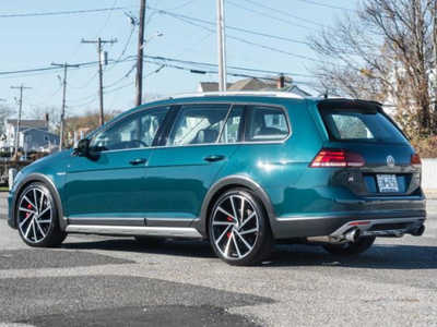 2018 Volkswagen Golf, $13700. Photo 2