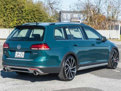 2018 Volkswagen Golf, $13700. Photo 3