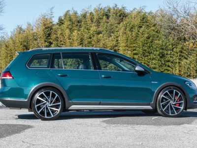 2018 Volkswagen Golf, $13700. Photo 5