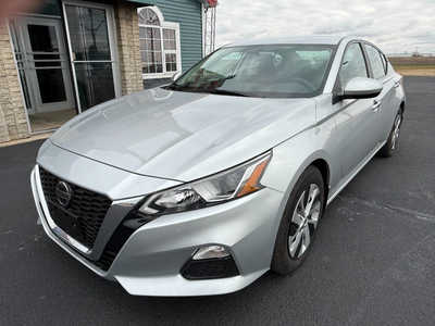 2020 Nissan Altima, $19650. Photo 2