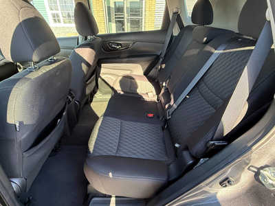 2019 Nissan Rogue, $16950. Photo 7