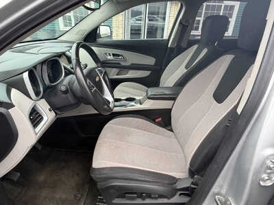 2017 Chevrolet Equinox, $8890. Photo 7