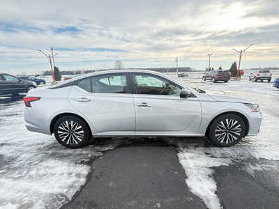 2024 Nissan Altima, $18990. Photo 5