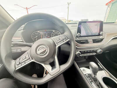 2024 Nissan Altima, $18990. Photo 9